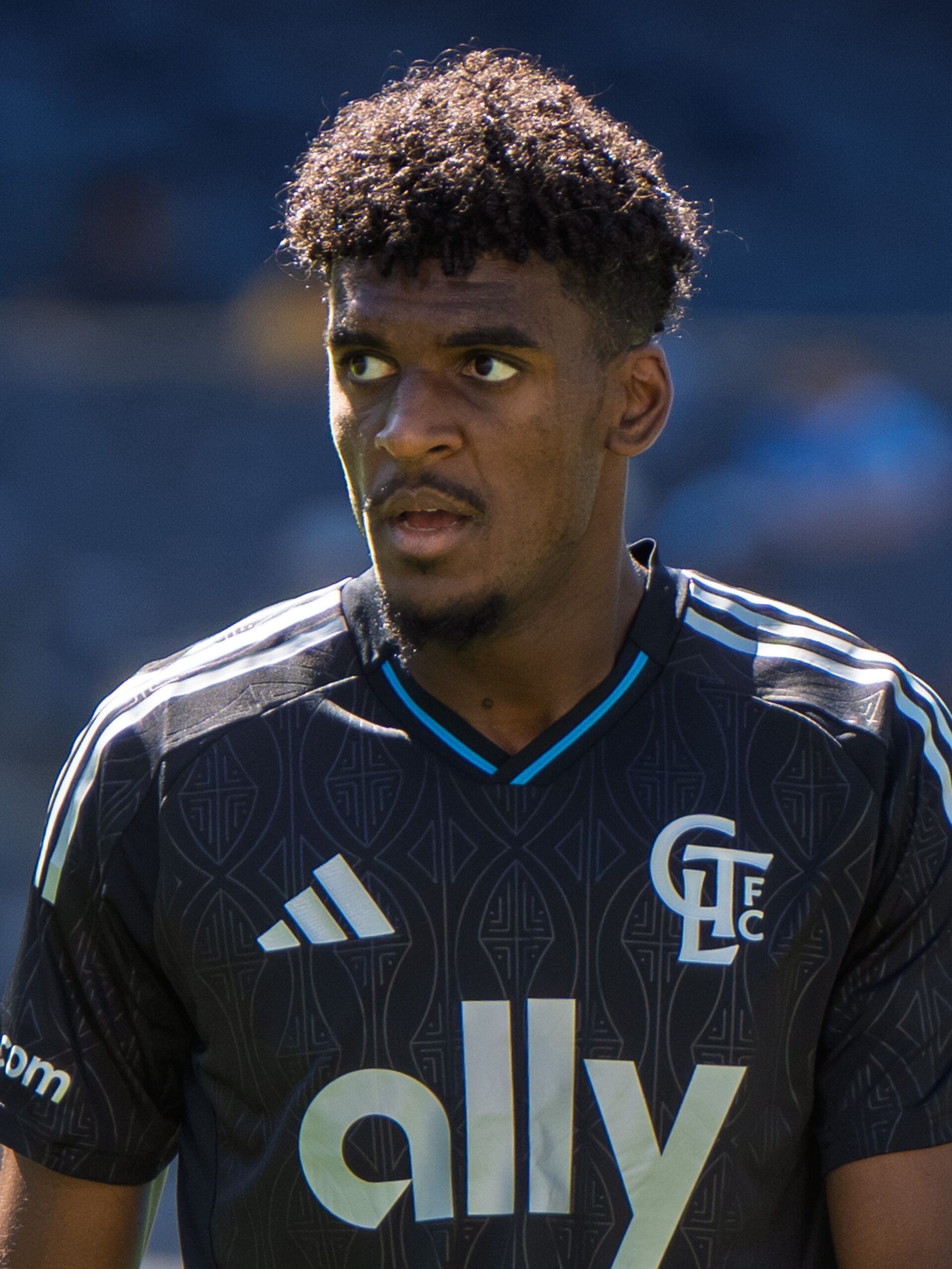 Imagem de referência de Adilson Malanda, descrito nos dados abertos como futebolista francês
