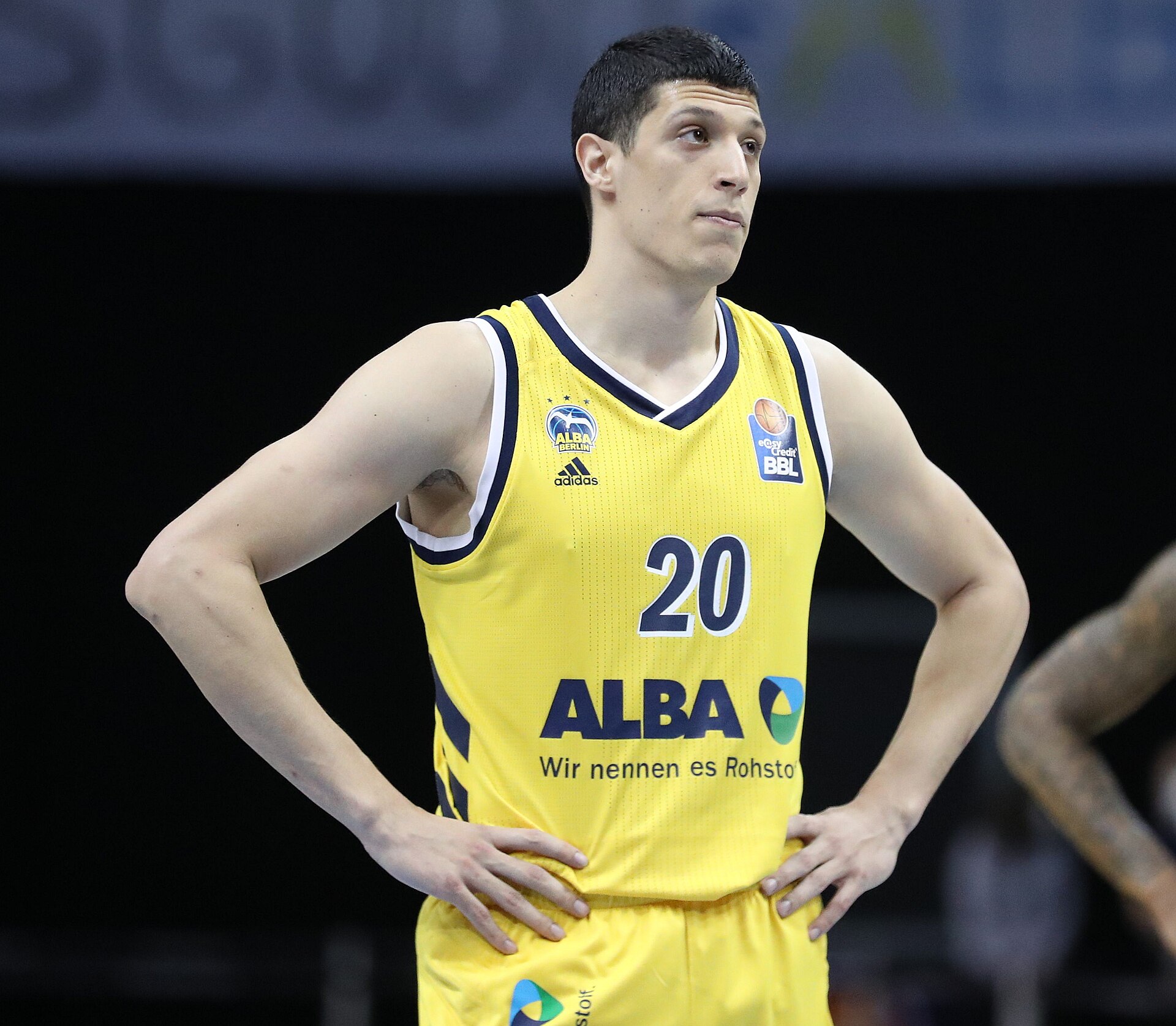 Imagem de referência de Simone Fontecchio, descrito nos dados abertos como basquetebolista italiano