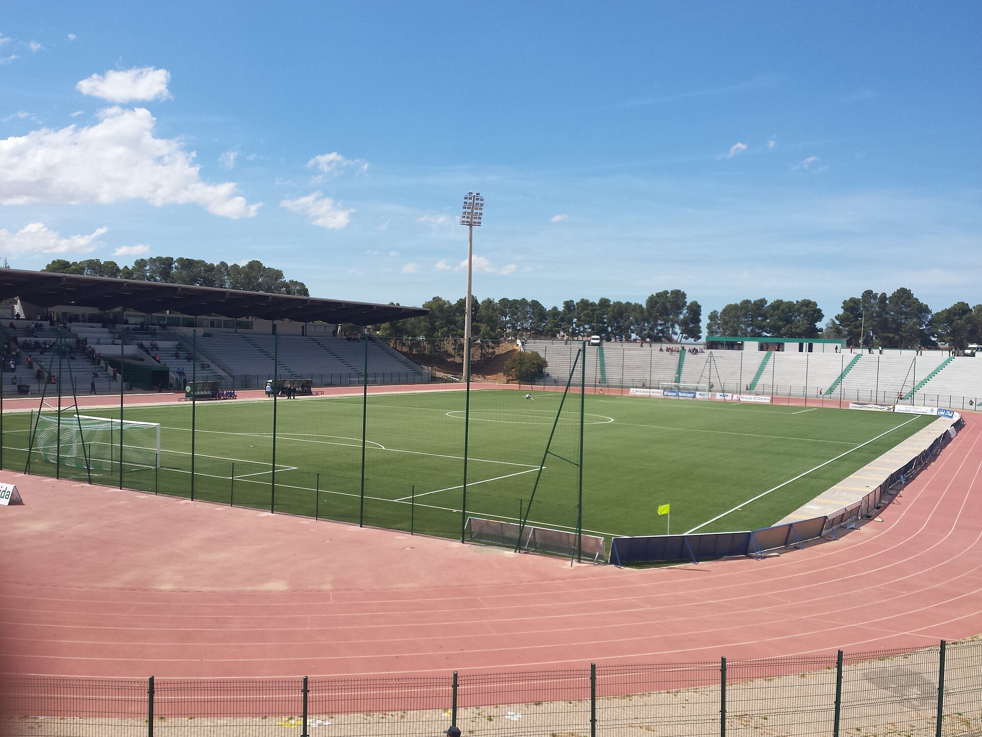 Imagem de referência de Mouloudia d'Oujda, descrito nos dados abertos como clube de futebol marroquino