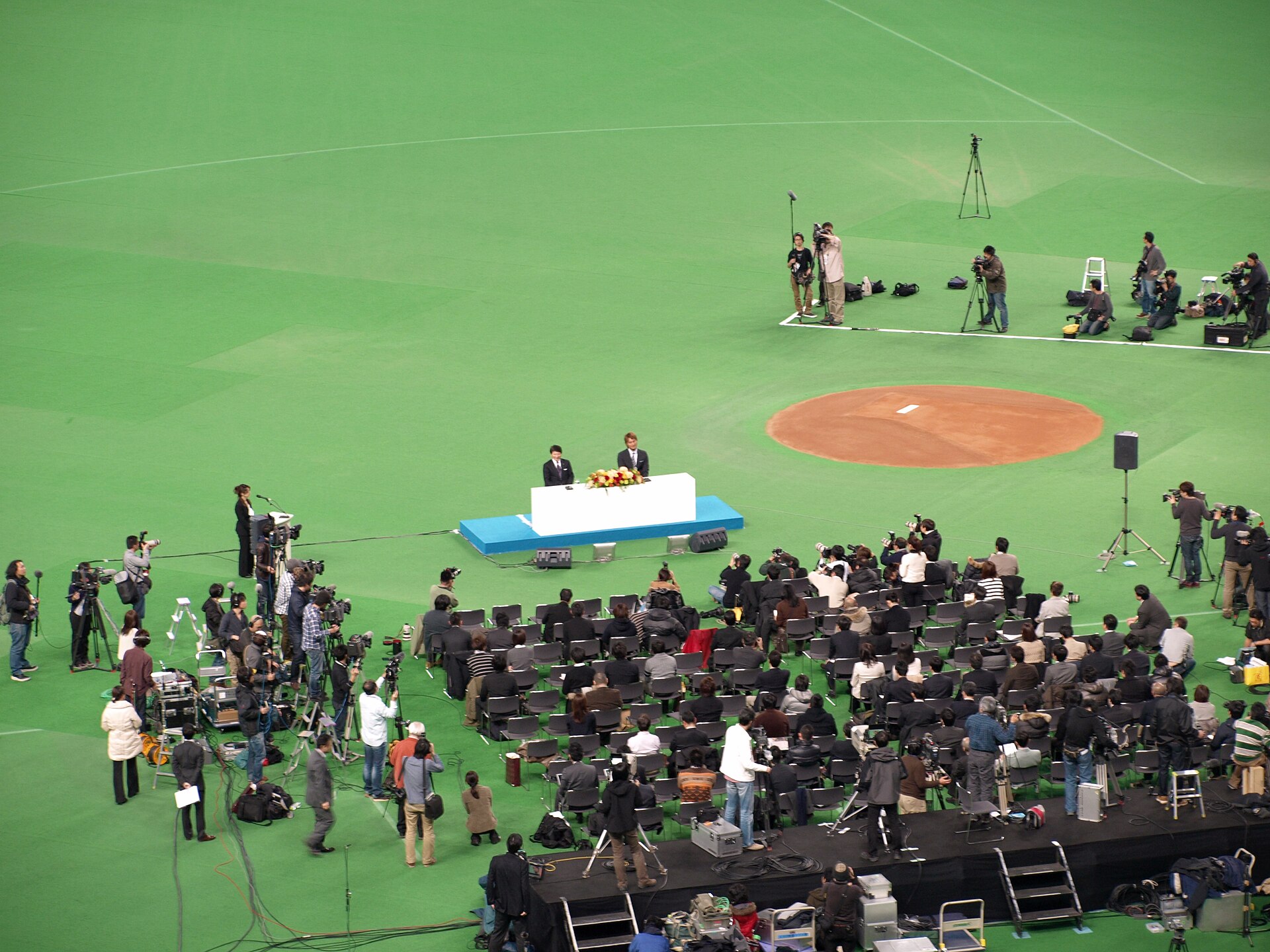 Imagem de referência de Yu Darvish, descrito nos dados abertos como jogador de beisebol profissional japonês, jogador da MLB (1986-)