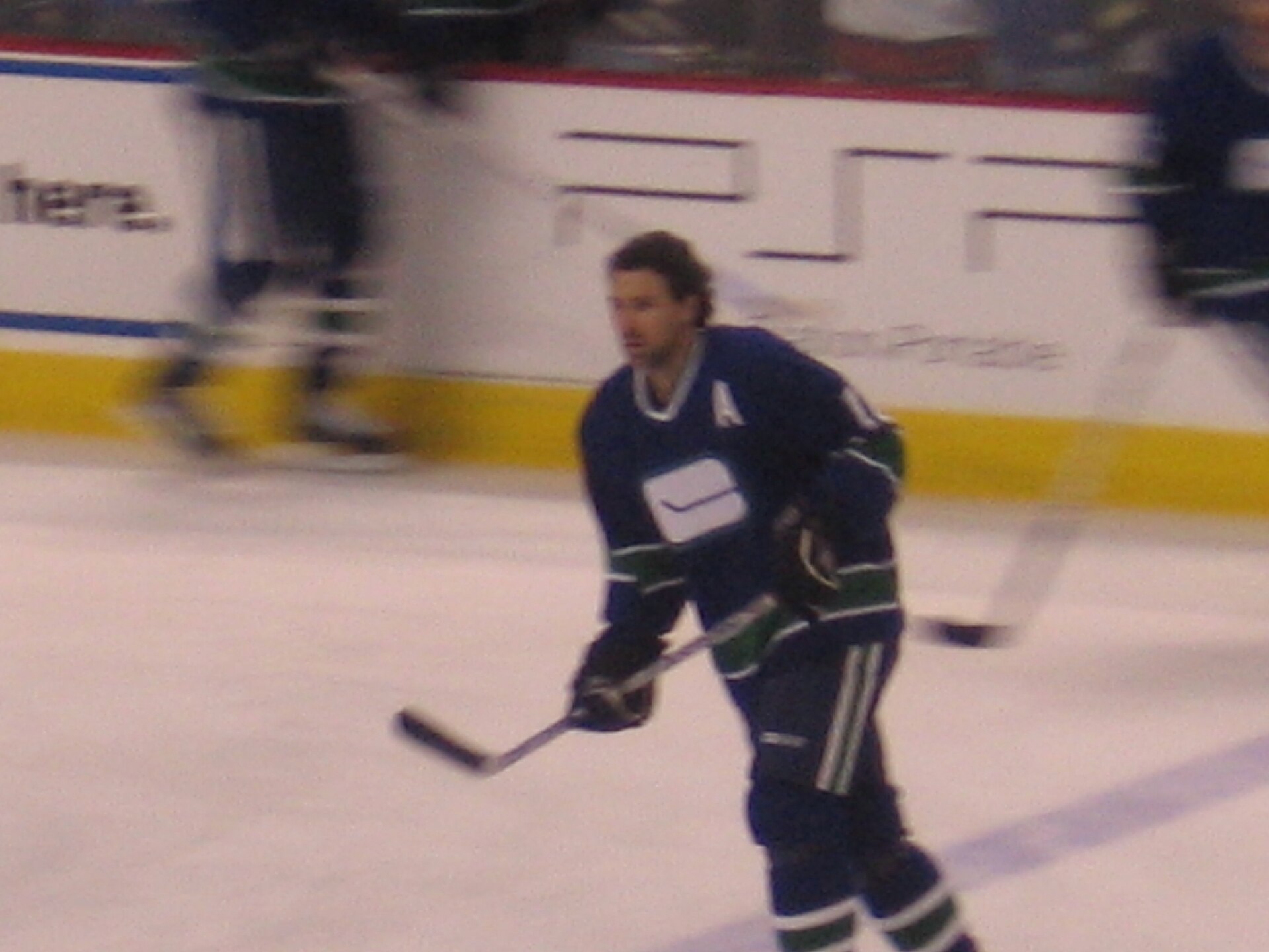 Imagem de referência de Trevor Linden, descrito nos dados abertos como jogador de hóquei no gelo canadense