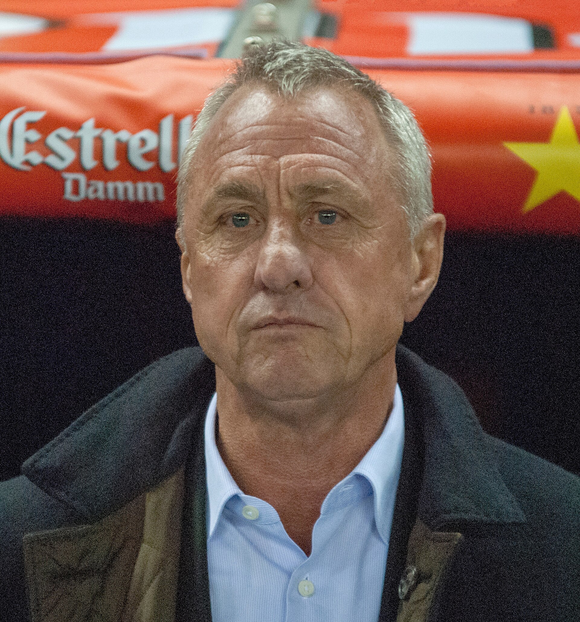 Imagem de referência relacionada a Johan Cruijff, item descrito como jogador de futebol e treinador neerlandês (1947-2016)