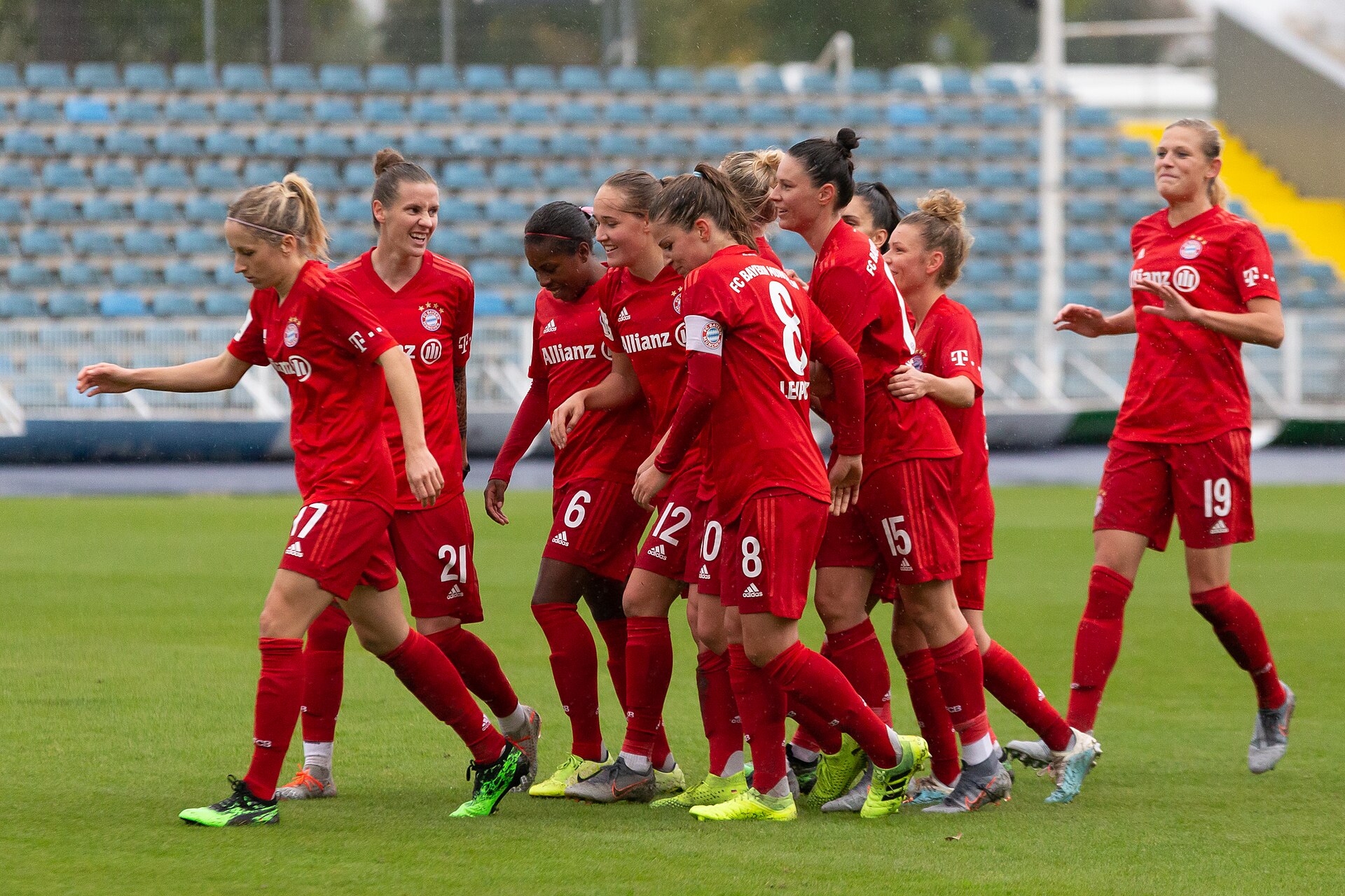 Imagem de referência de FC Bayern München, descrito nos dados abertos como a secção feminina de um clube de futebol alemão com sede em Munique