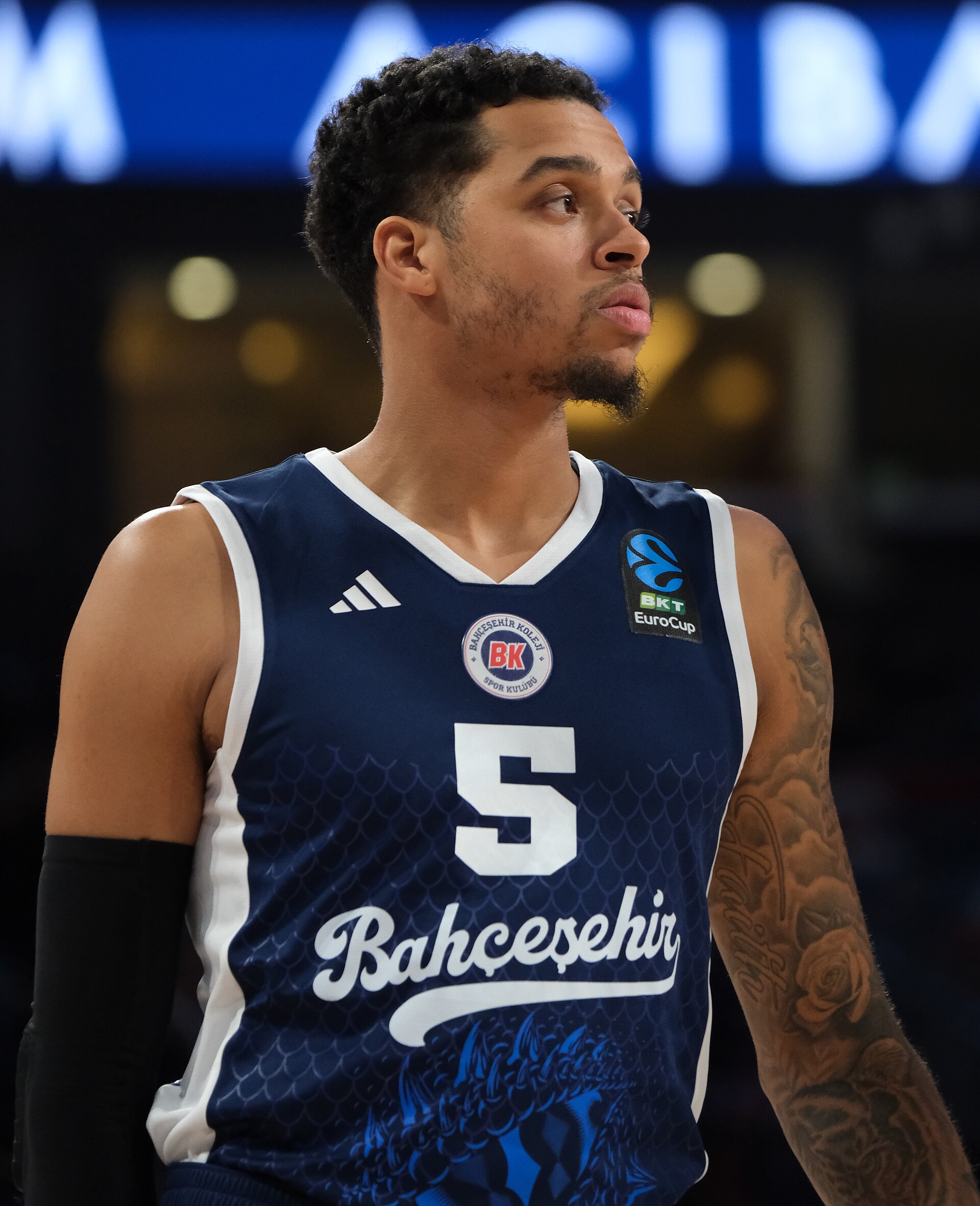 Imagem de referência de Caleb Homesley, descrito nos dados abertos como jogador de basquetebol norte-americano