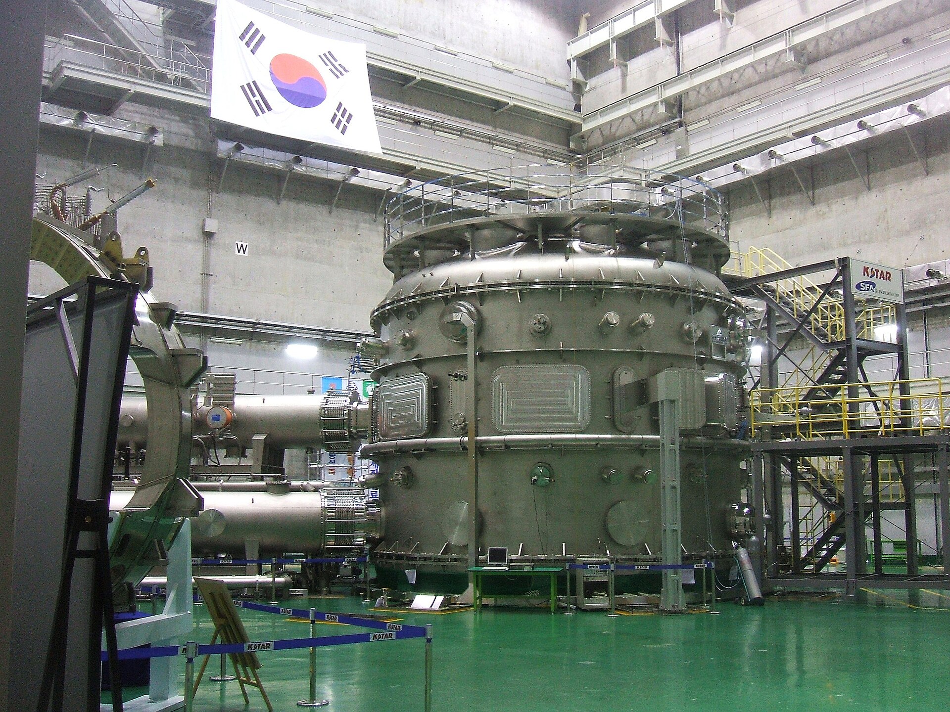 Imagem de referência relacionada a Tokamak, item descrito como registro de referência sobre Tokamak, organizado a partir de dados estruturados abertos