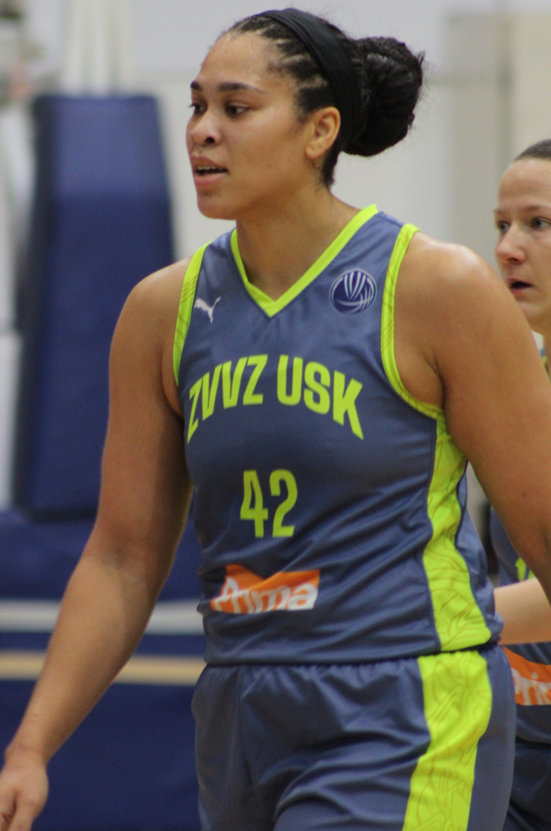 Imagem de referência de Brionna Jones, descrito nos dados abertos como jogadora de basquetebol norte-americana