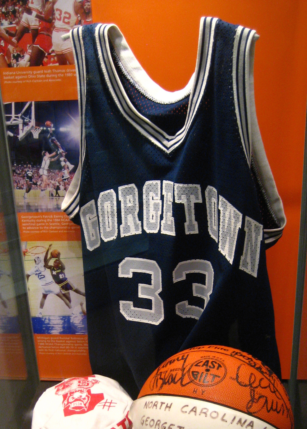 Imagem de referência relacionada a Patrick Ewing, item descrito como basquetebolista americano