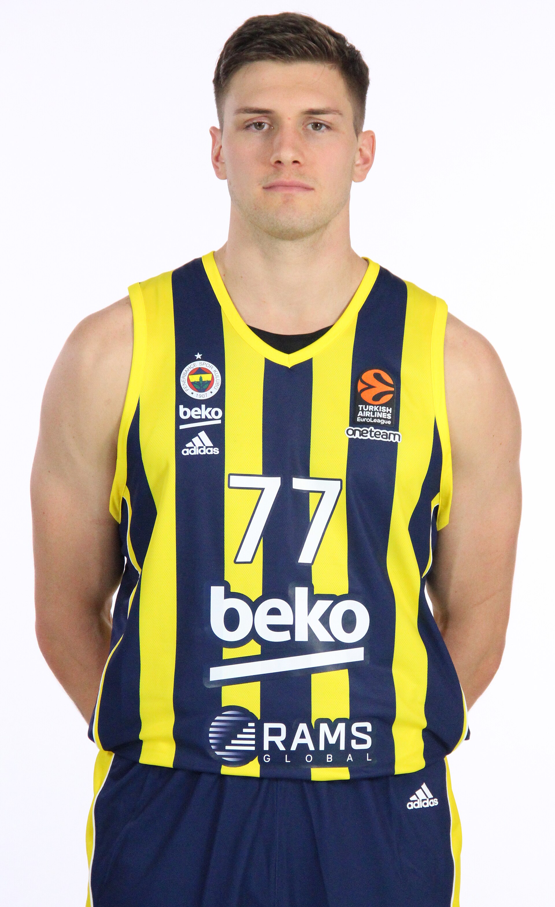 Imagem de referência de Nate Sestina, descrito nos dados abertos como jogador de basquetebol norte-americano
