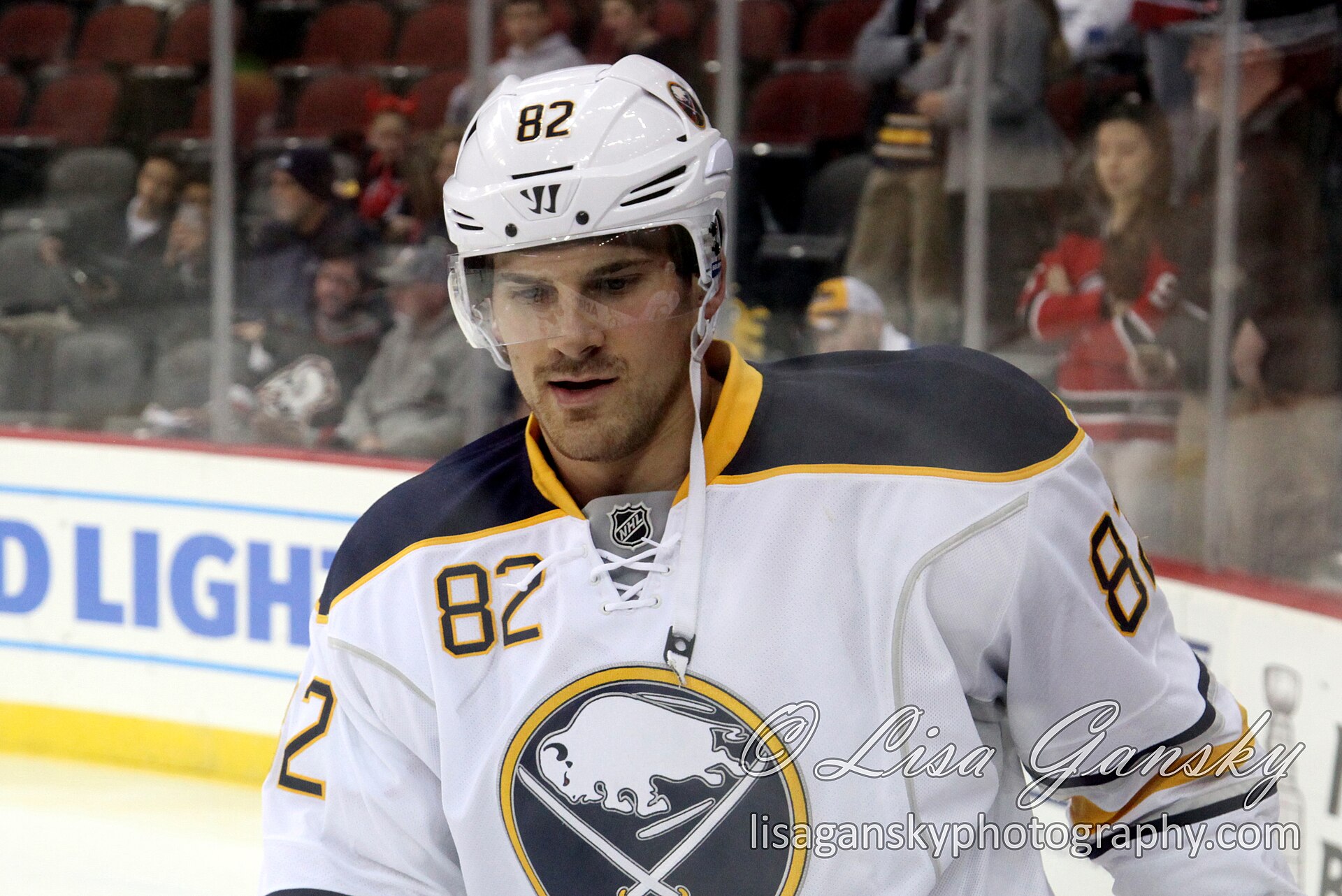 Imagem de referência de Marcus Foligno, descrito nos dados abertos como jogador americano de hóquei no gelo