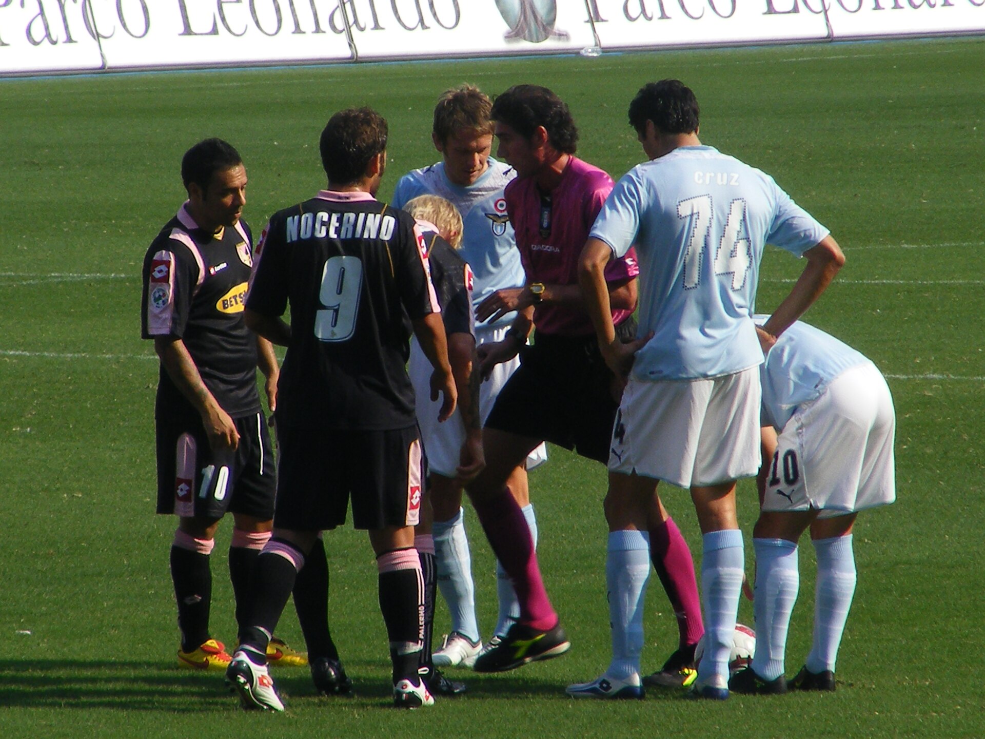 Imagem de referência relacionada a Fabrizio Miccoli, item descrito como futebolista italiano