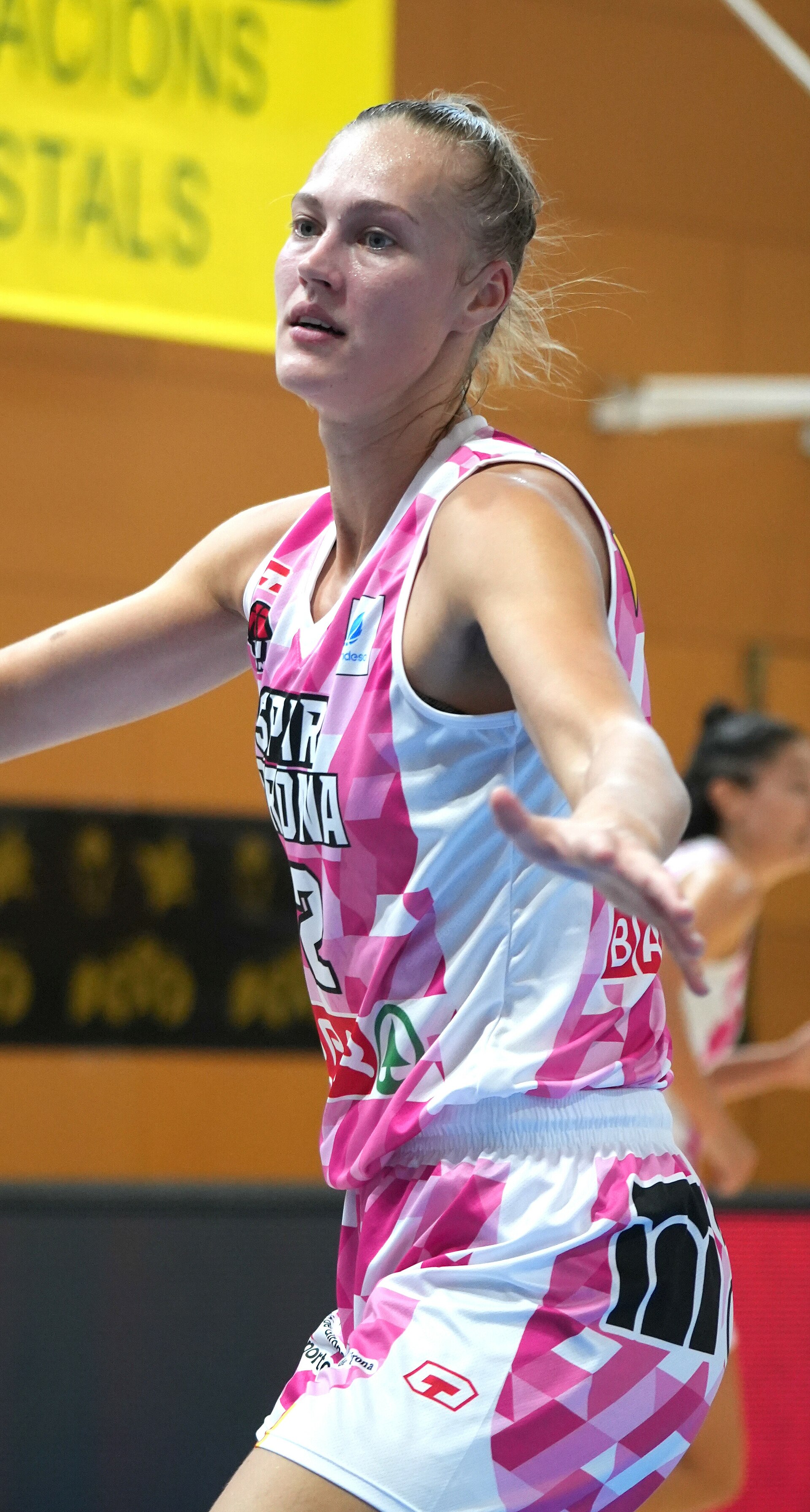 Imagem de referência de Regan Magarity, descrito nos dados abertos como jogadora de basquetebol sueca