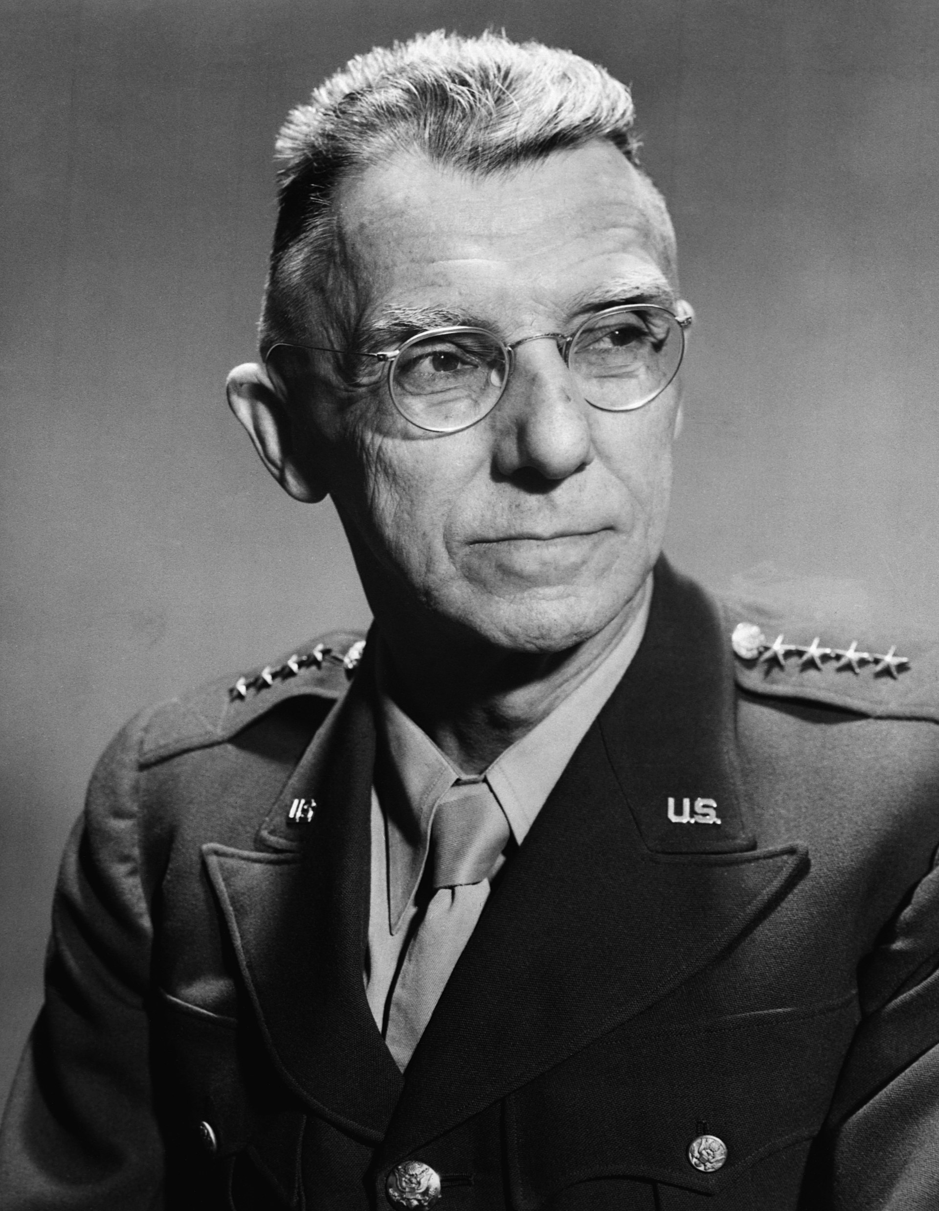 Imagem de referência de Joseph Stilwell, descrito nos dados abertos como ex-general do exército dos Estados Unidos