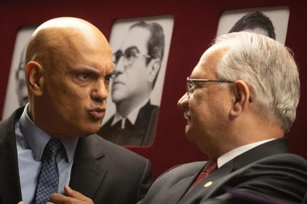 Moraes indica que pedirá para votar em sessão que decidirá seu futuro - destaque galeria