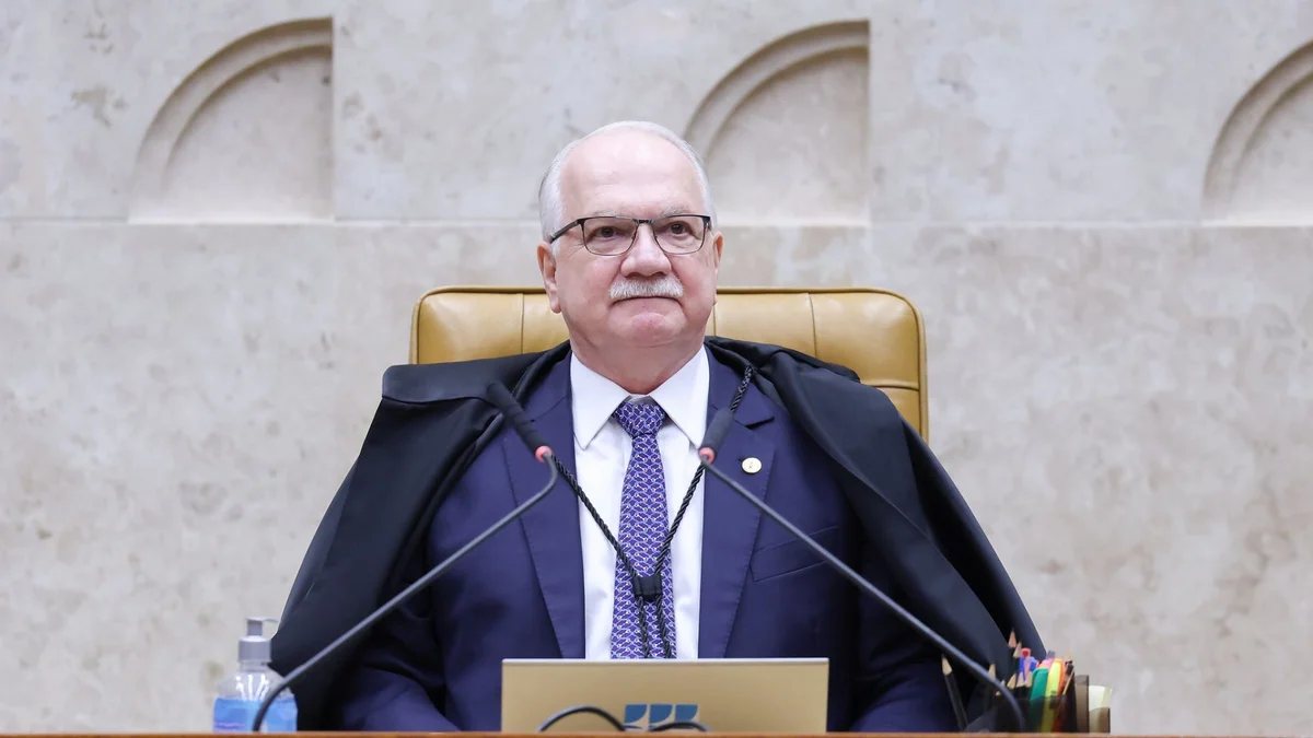imagem colorida do ministro Edson Fachin