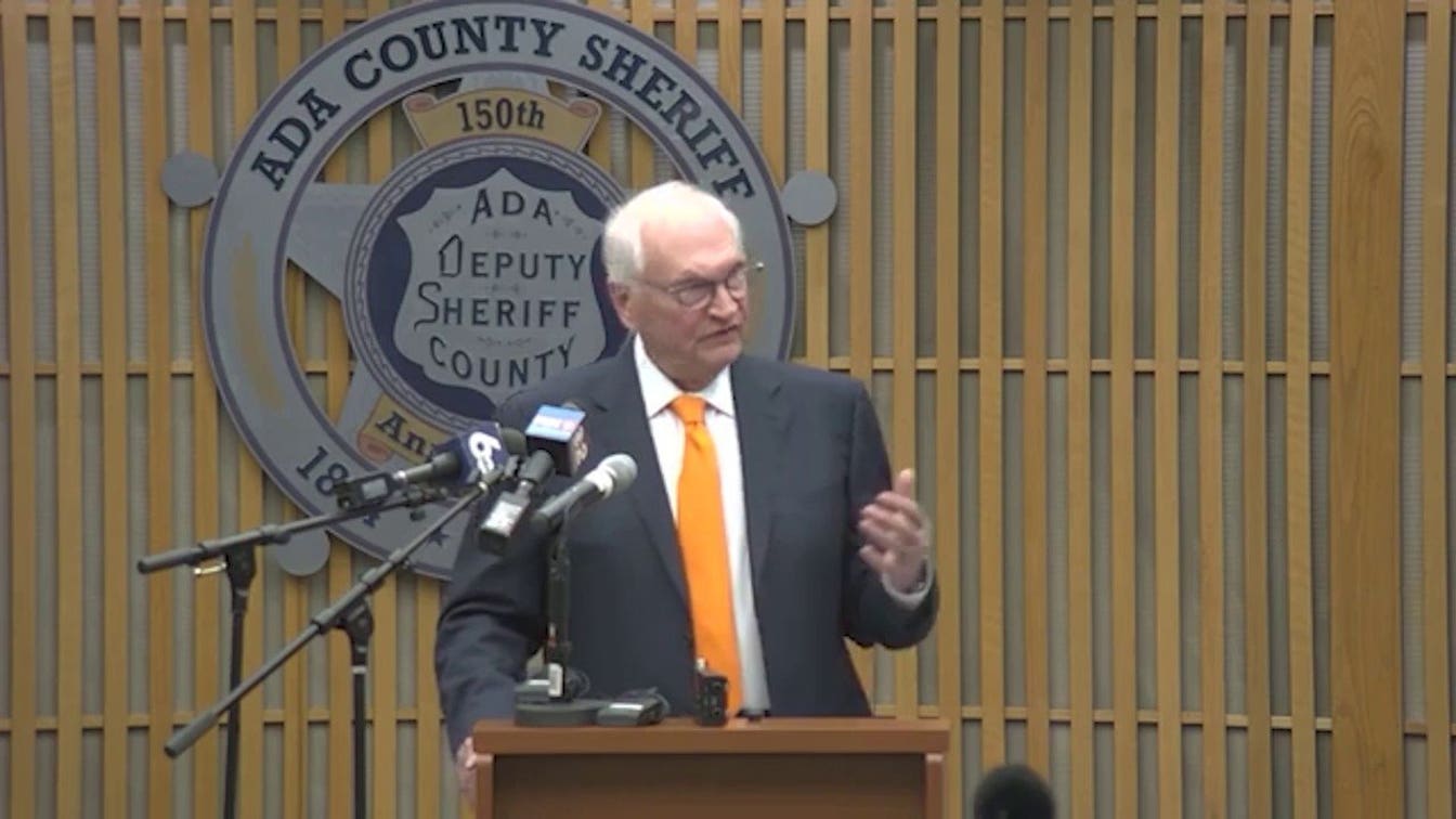O mistério dos assassinatos por Tylenol se aprofunda após o escritório do xerife resolver um caso frio de décadas sobre o 'Desconhecido Vagabundo'.