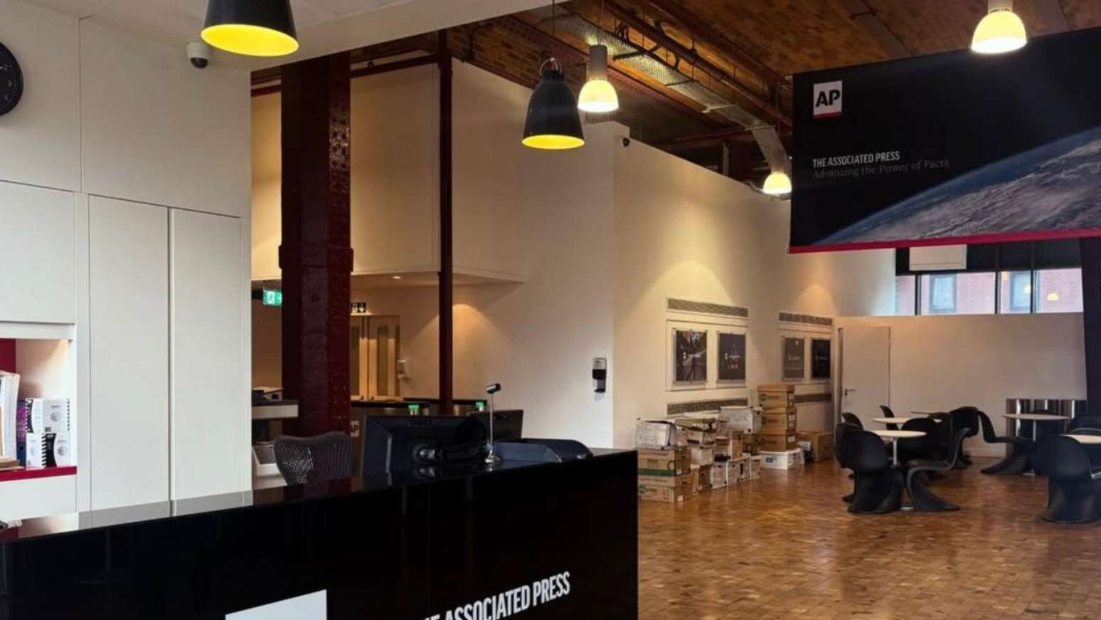 Im&oacute;vel em Camden Town reunia reda&ccedil;&otilde;es de diferentes ve&iacute;culos internacionais