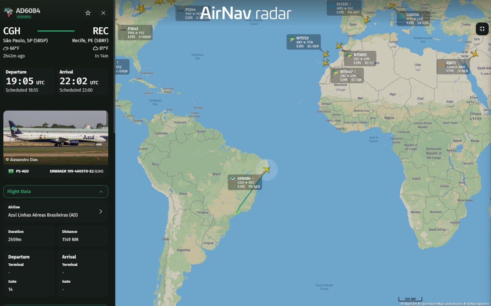 Um modelo da Azul em voo AirNav Radar