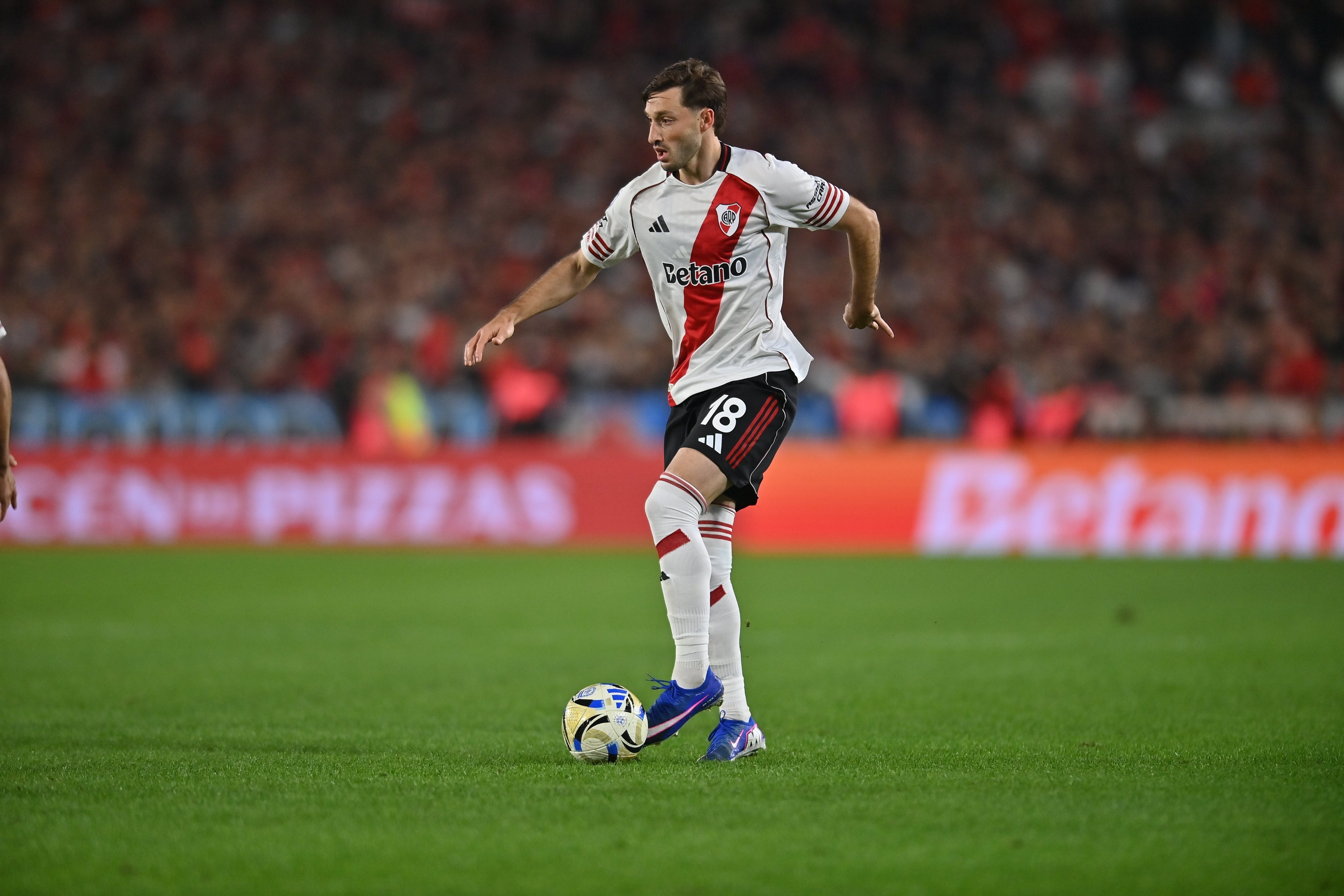Flamengo e River se acertam e Viña será emprestado ao Cruzeiro