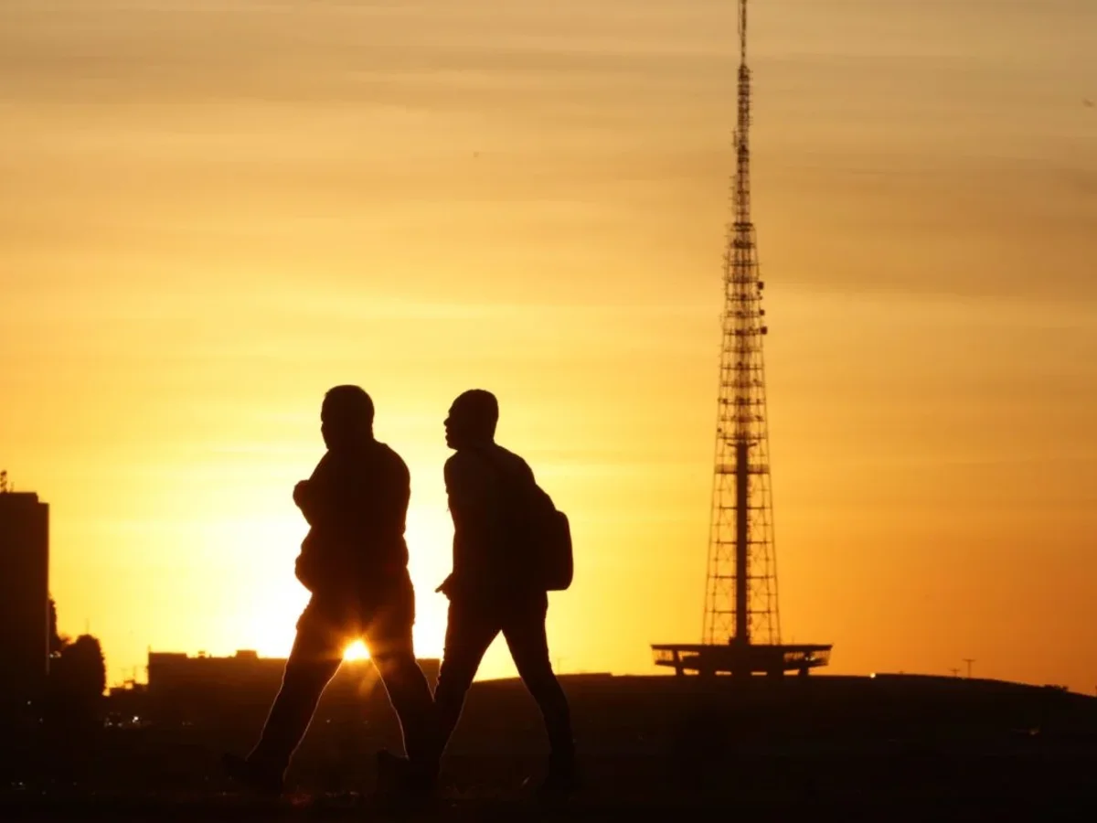 DF tem alerta de baixa umidade neste domingo e temperatura chega a 33°C