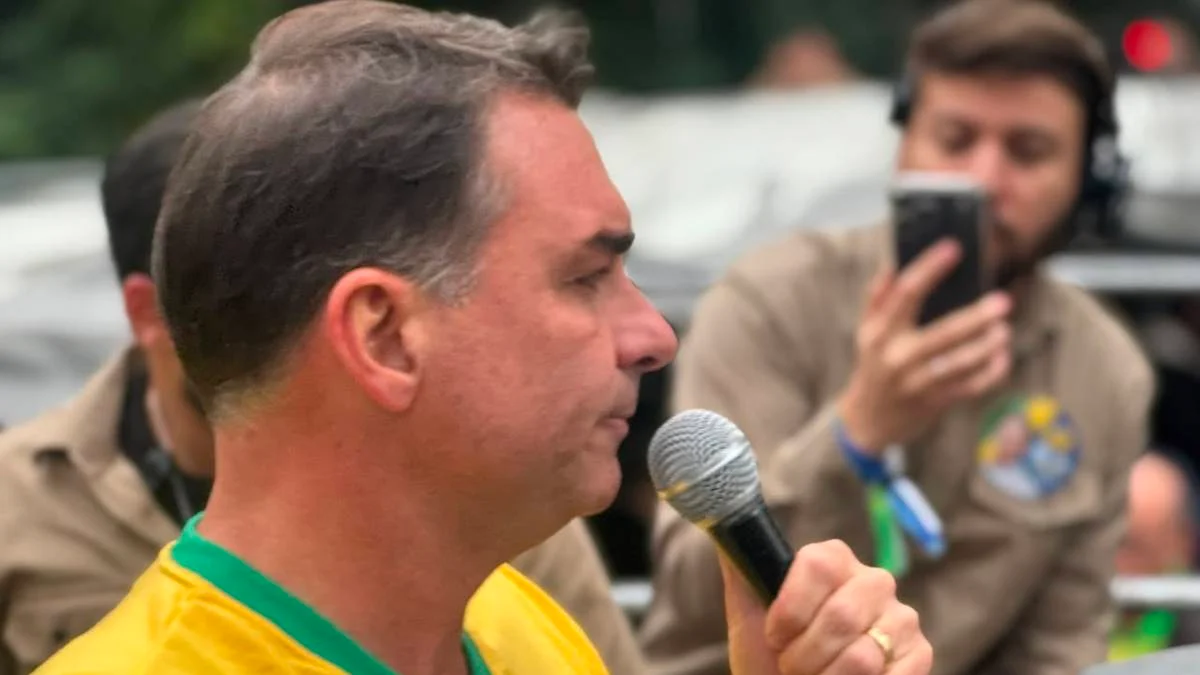 "SC não é um estado de fascistas", diz Flávio Bolsonaro em Joinville