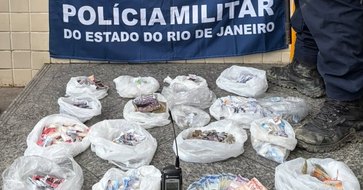 Dois suspeitos são presos pela PM por tráfico de drogas na Vila Ipiranga, em Niterói (RJ)