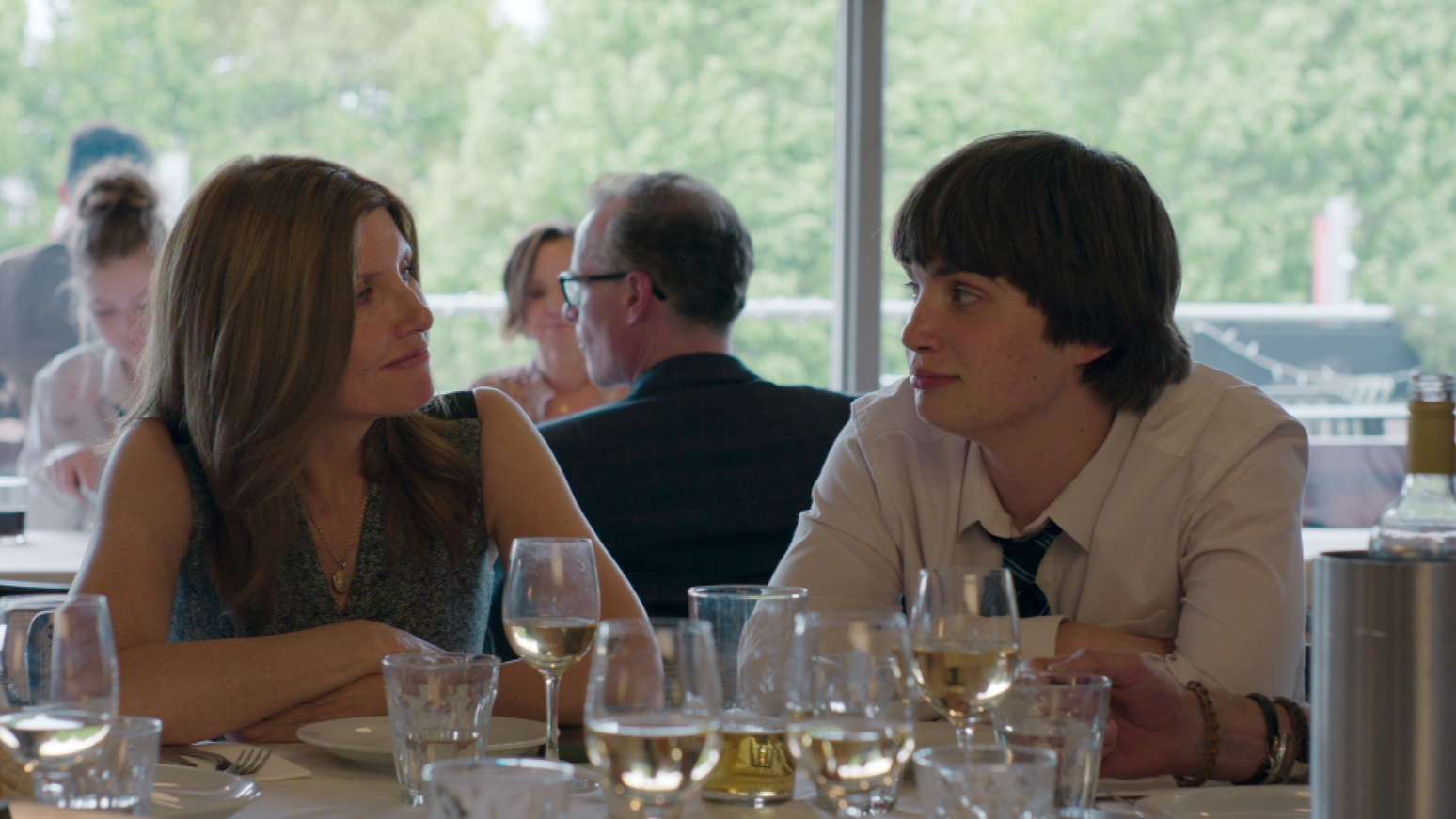 Sharon Horgan e Aran Murphy em Youth, nova série da HBO