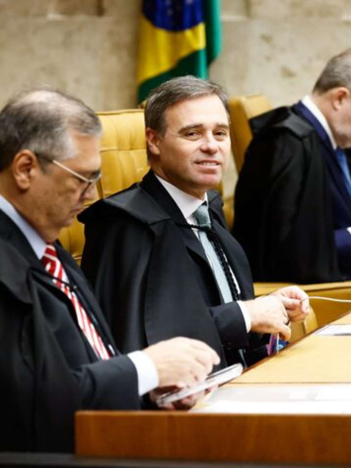 'Ressaca' por clima de tensão e pedido de vista geram risco a julgamento contra Mendonça no STF, avaliam especialistas