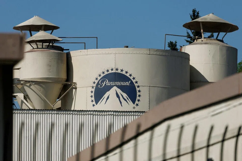 O regulador de comunicações dos EUA aprova investimento estrangeiro na fusão Paramount-Warner