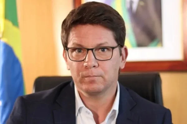 PF rastreia caminho de emendas de Mario Frias até filme de Bolsonaro