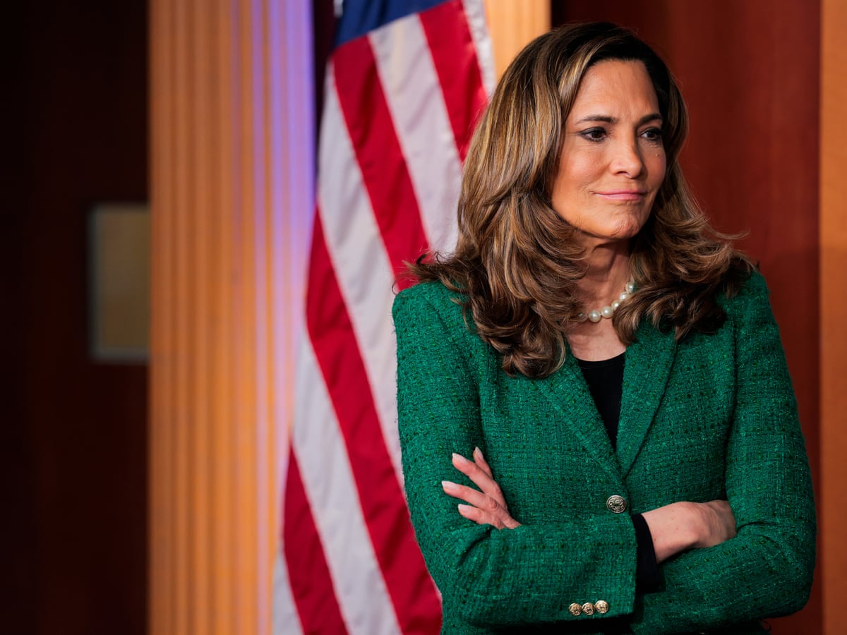Um republicano da Câmara dos Representantes lança um anúncio de campanha crítico das políticas de imigração de Trump