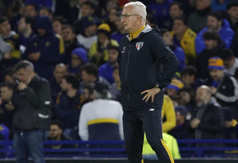 Dorival detona atuação do São Paulo em eliminação: "Um espanto"