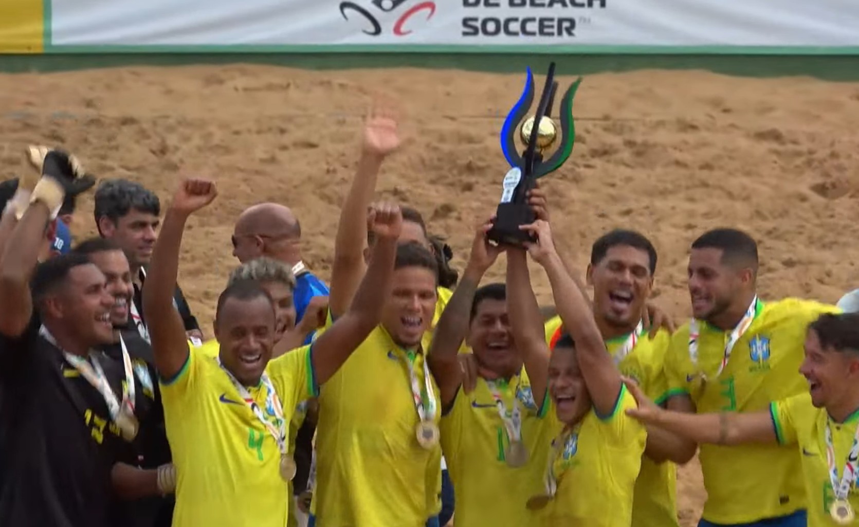 Brasil sofre, marca no último minuto e vence Copa das Nações