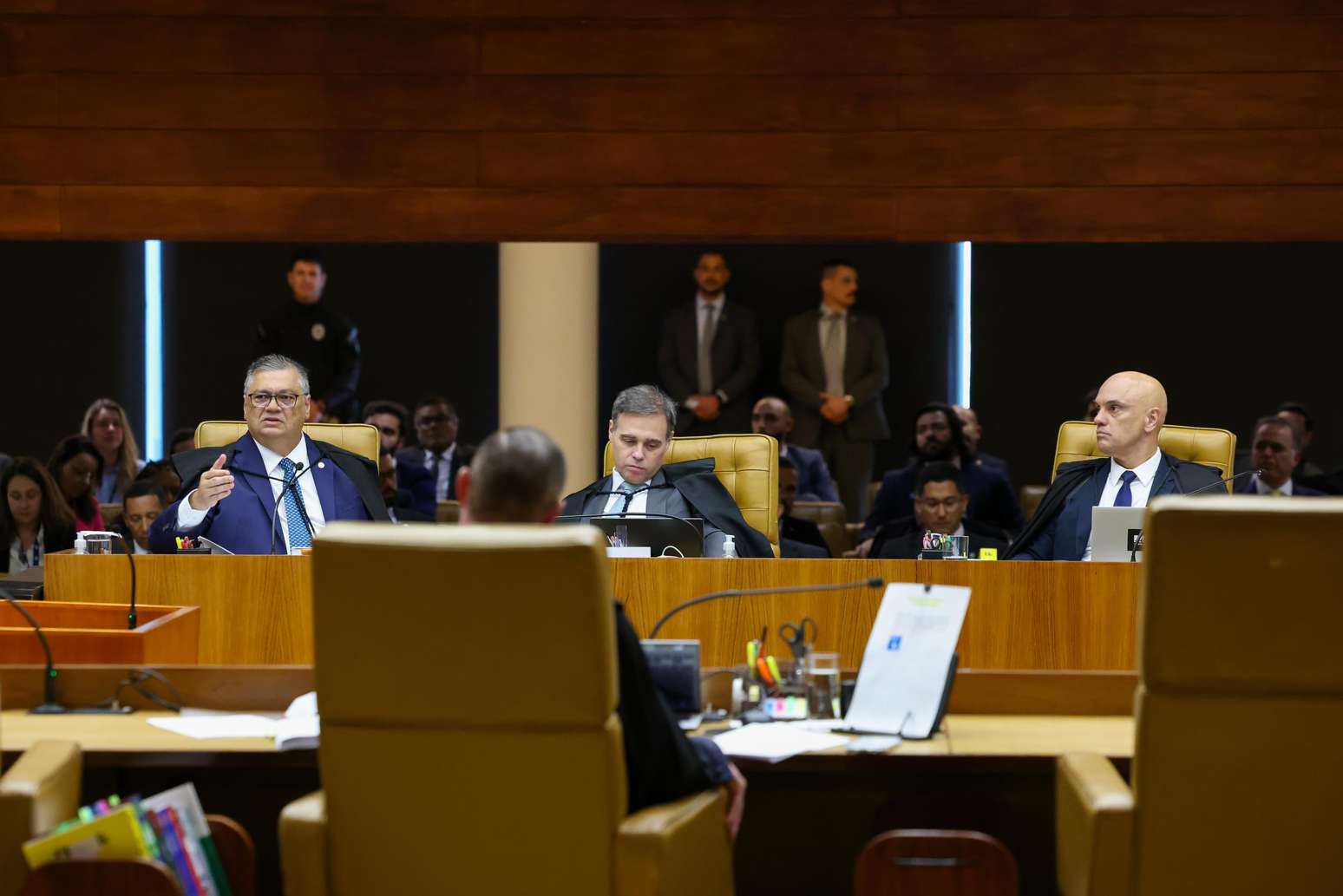 Dino, Mendonça e Moraes em sessão plenária no STF nesta terça-feira, 15