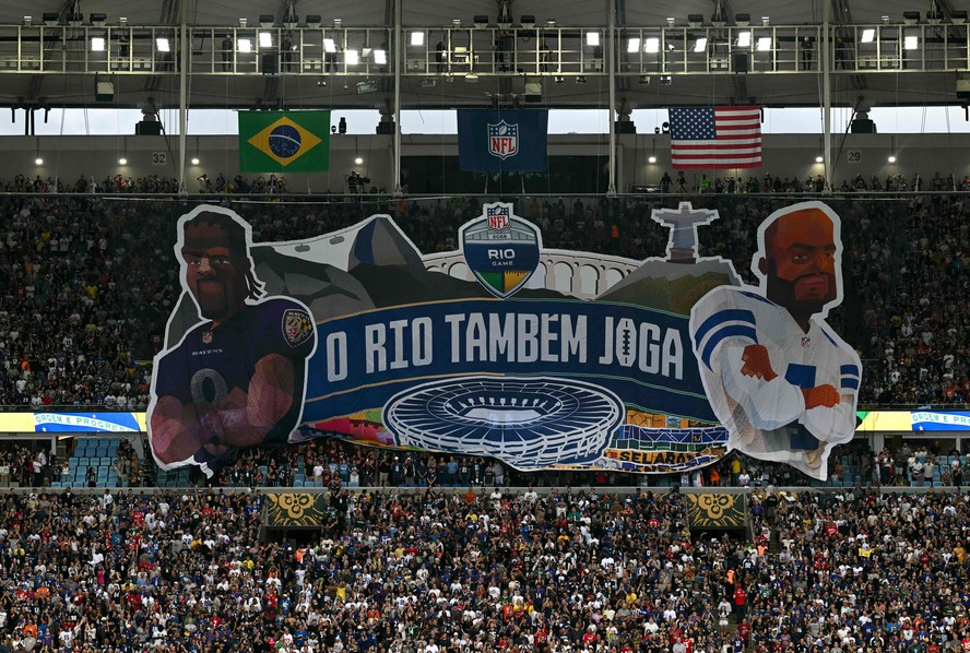 Jogador dos Cowboys critica caricatura em mosaico feito pela NFL no Maracanã: 'Ficou terrível'
