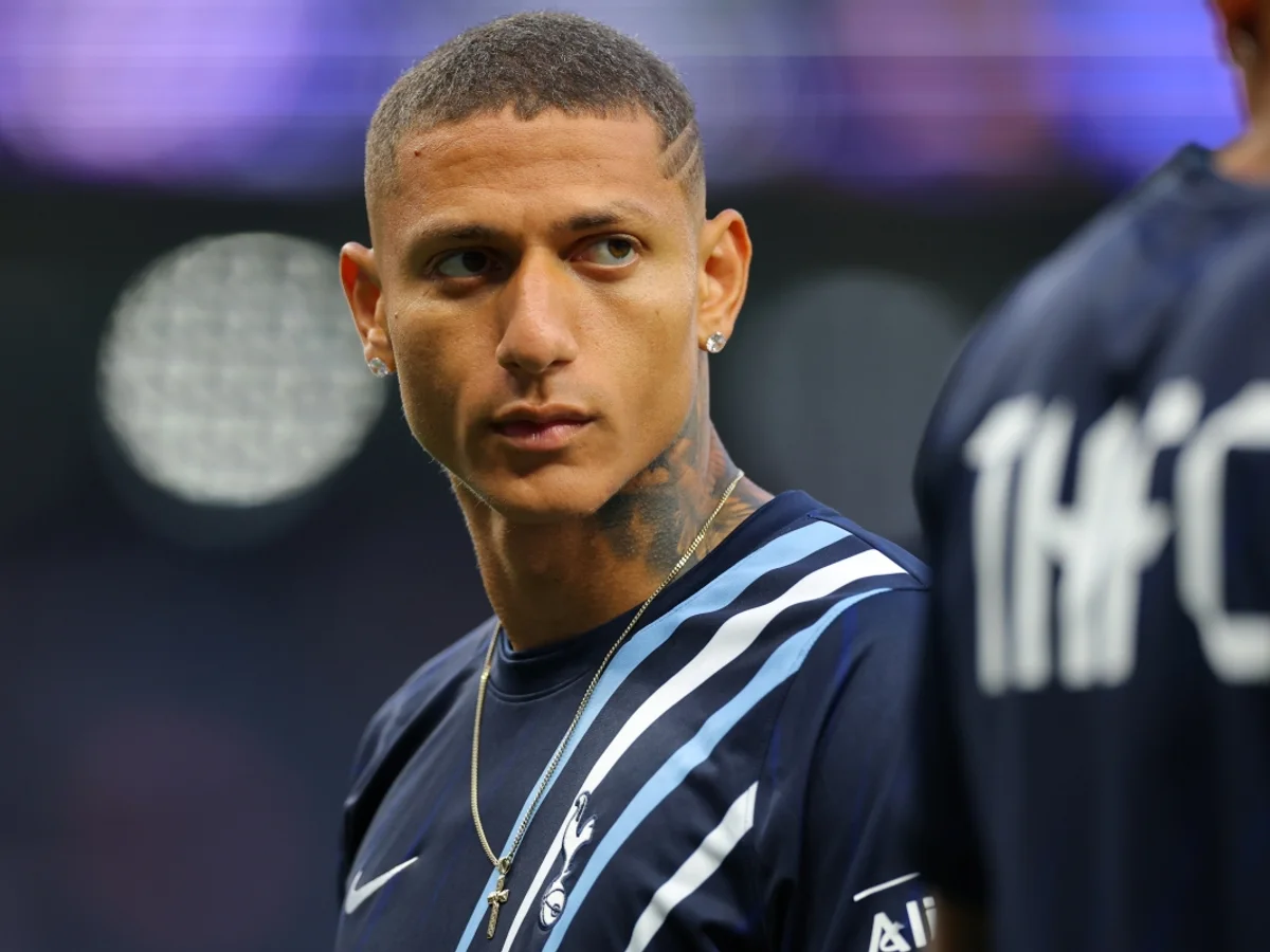 Richarlison questiona fala de técnico do Tottenham em postagem: "Por que?"