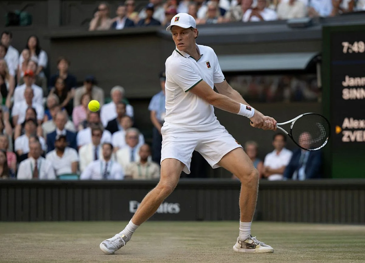 Sinner anuncia que não vai jogar o ATP na China devido a lesão no joelho