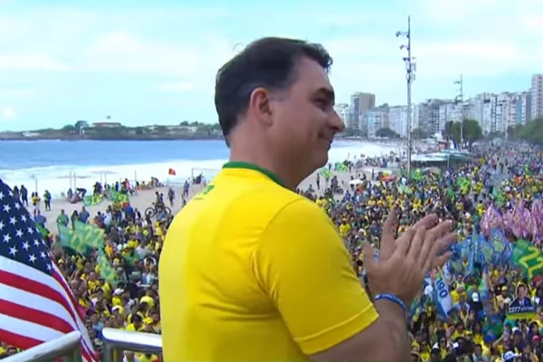 Da desconfiança à reta final: a caminhada de Flávio Bolsonaro no 1º turno
