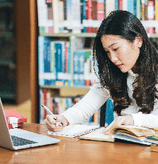 Adotar métodos de estudo eficientes pode ajudar os estudantes a se prepararem melhor para o Enem Foto: BigBlues | Shutterstock / Portal EdiCase