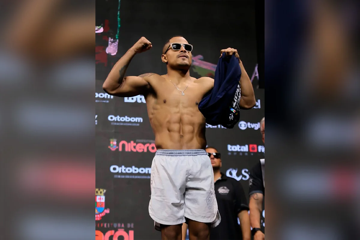 Brasiliense Eliwelton "Tourinho" vence o Jungle Fight 155 no peso-leve
