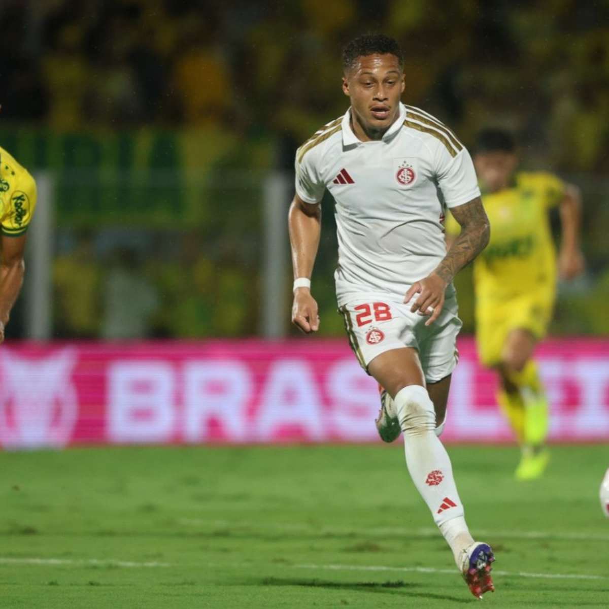 Mirassol bate o Internacional e agrava crise colorada no Brasileirão