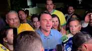 Fl&aacute;vio Bolsonaro diz estar &lsquo;satisfeito&rsquo; com resultado do 1&ordm; turno: &lsquo;&Eacute; o fim da era do PT&rsquo;