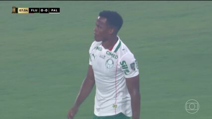 Torcedores do Fluminense vaiam Arias, do Palmeiras; veja alguns momentos