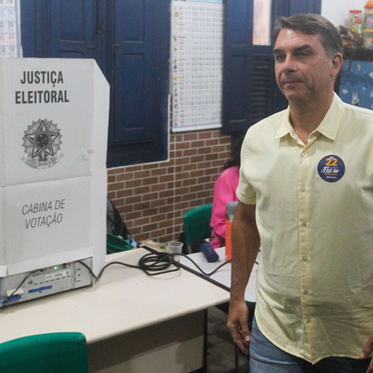 Flávio Bolsonaro diz que pedirá cassação da chapa de Lula