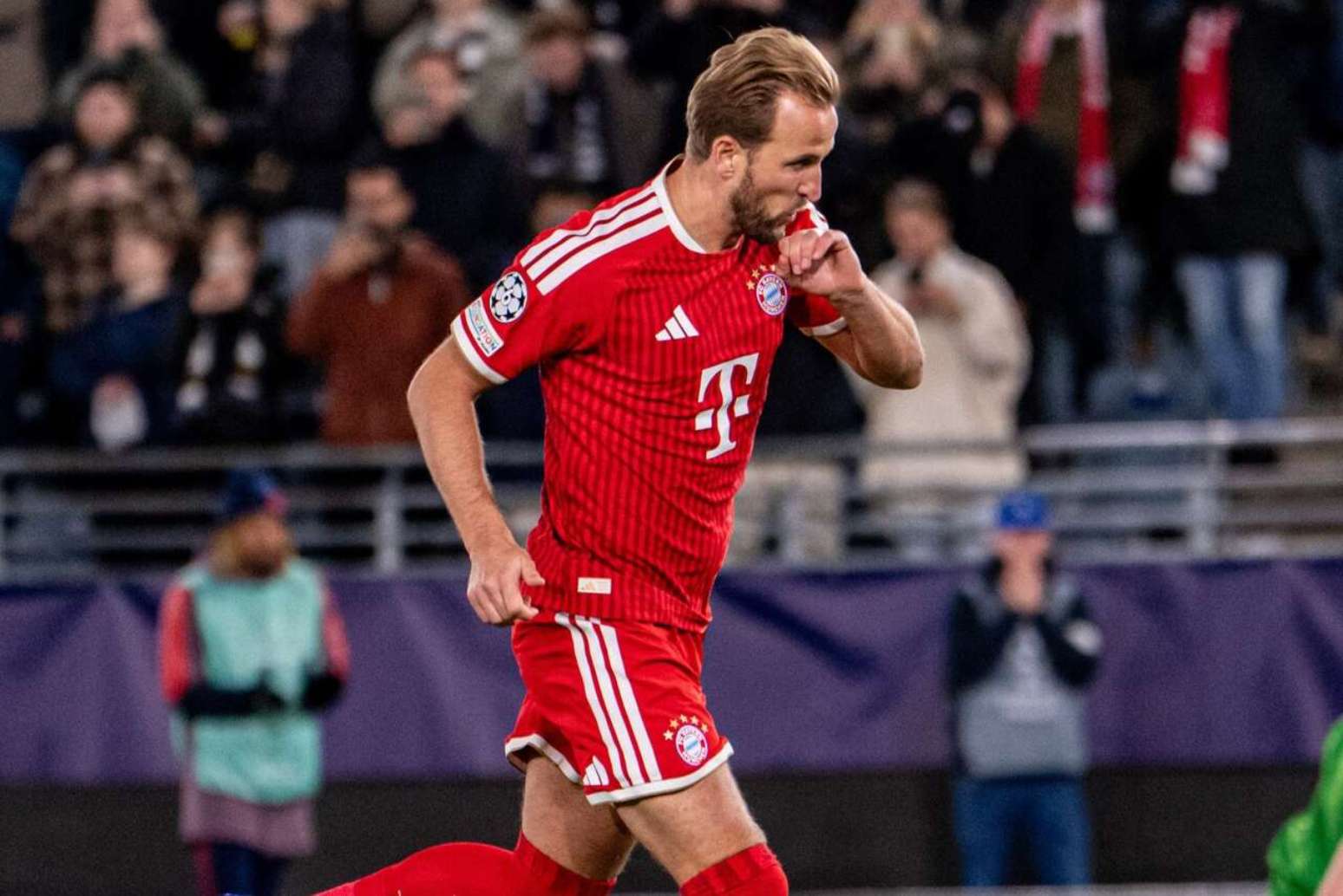Kane marcou duas vezes em trope&ccedil;o do Bayern contra o Viking &ndash;