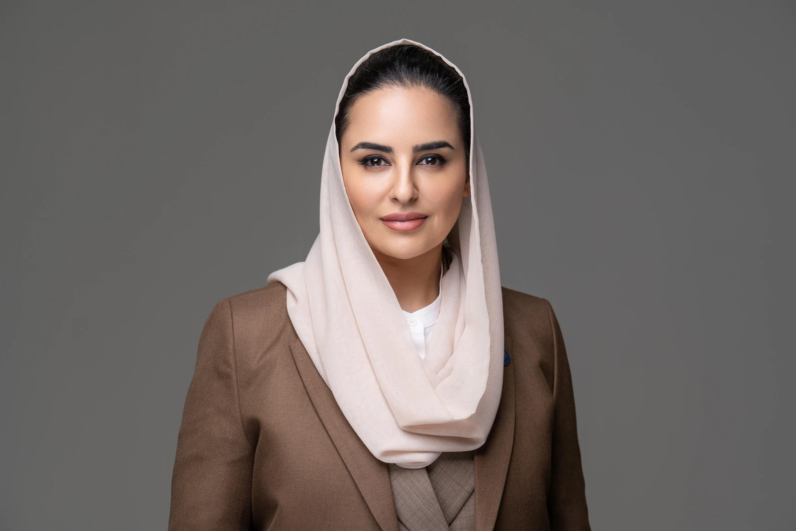 Abdul Latif Jameel Motors e o Lexus apresentam o novo ES na Arábia Saudita