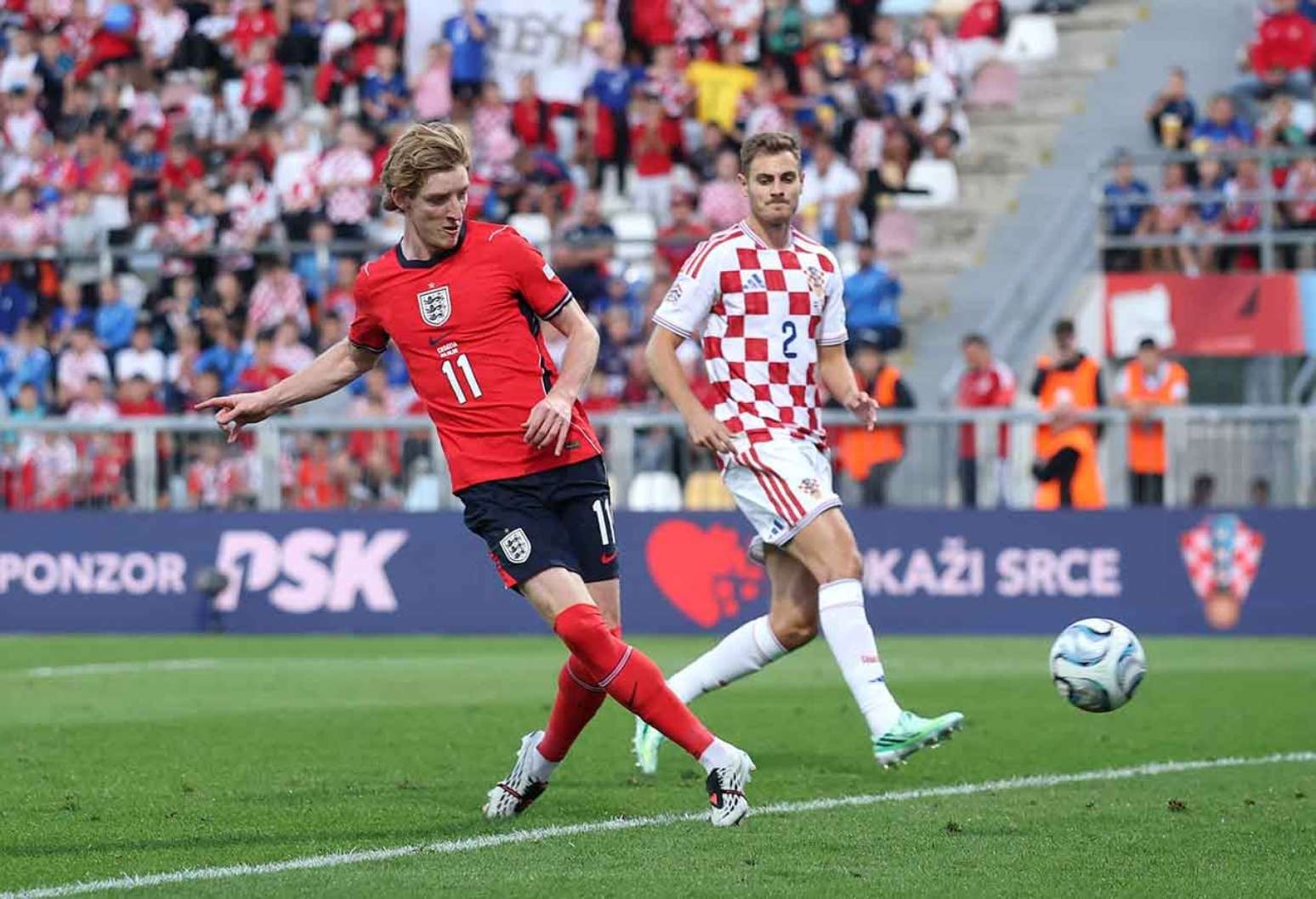 Gordon marcou um dos gols da Inglaterra no massacre sobre a Cro&aacute;cia &ndash;