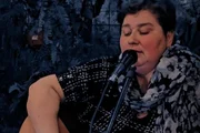 Morre, aos 48 anos, a cantora e violinista Leticia Nicolielo