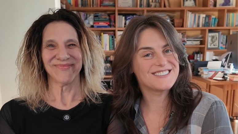 Alessandra Maestrini, a Bozena de 'Toma Lá, Dá Cá', comenta namoro com atriz: 'Admiração mútua'
