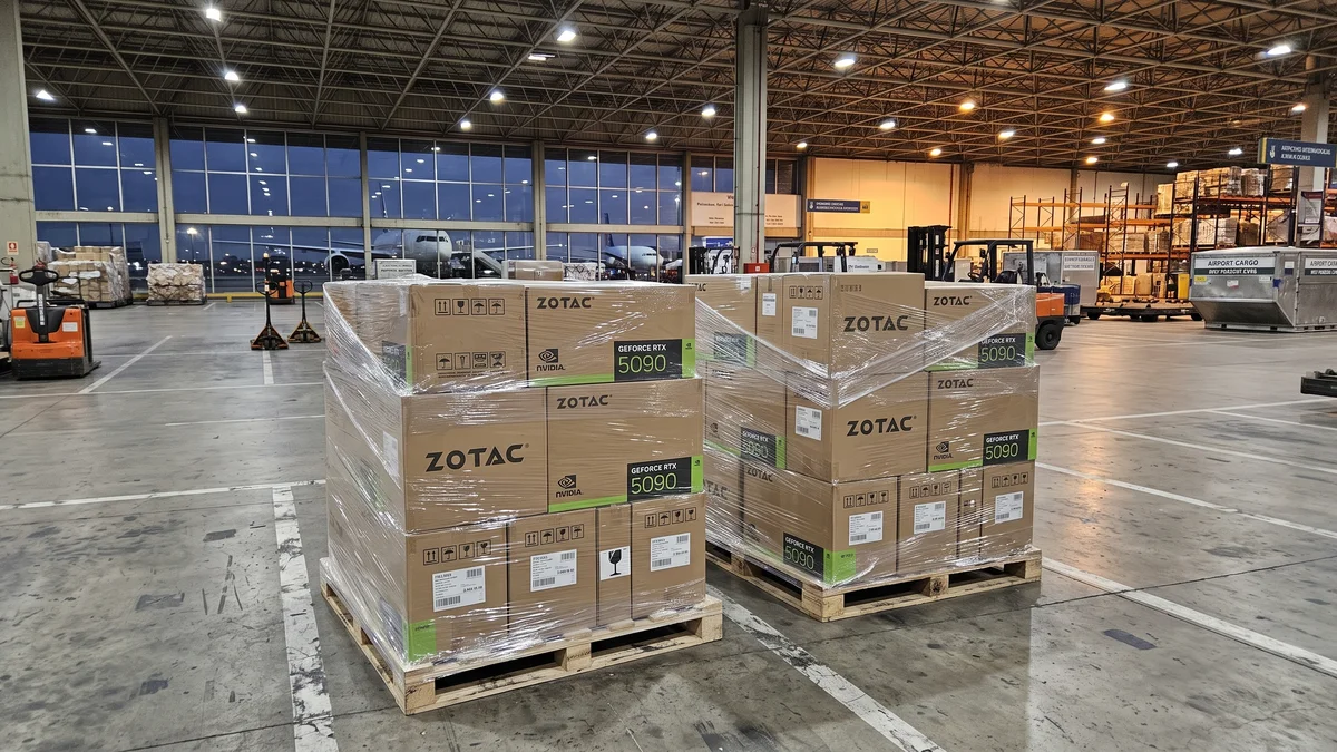 Placas RTX 5090 da Zotac em um aeroporto