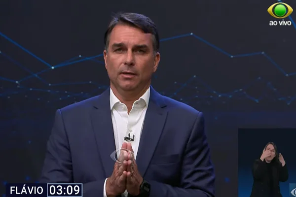 Se eleito, Flávio diz que a taxa de juros vai cair "de forma muito rápida"